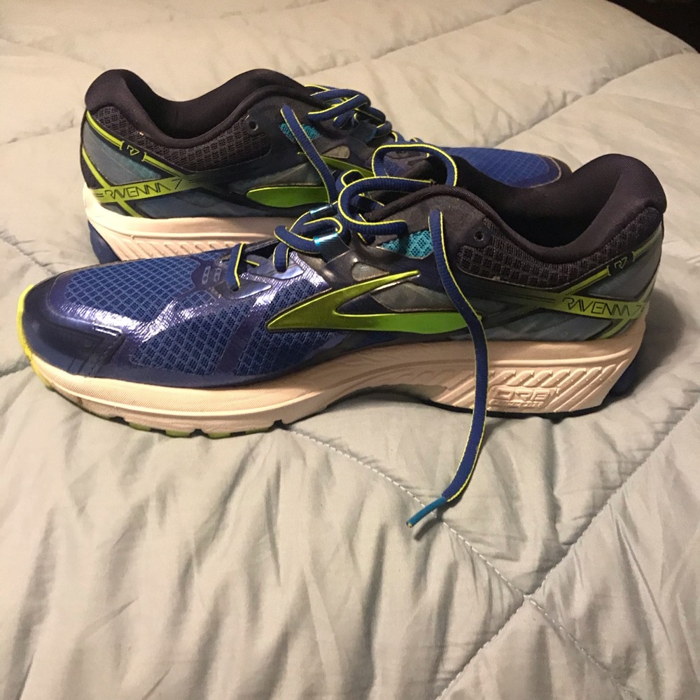 Men’s Brooks tennis shoes